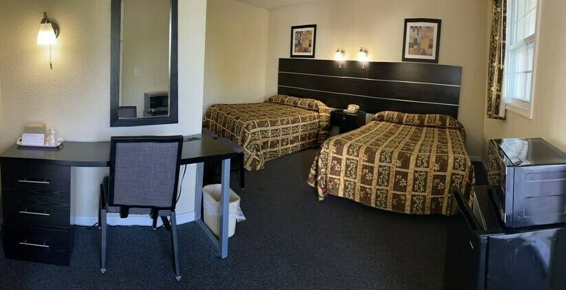 带2个双人床的标准工作室, Penn Amish Motel