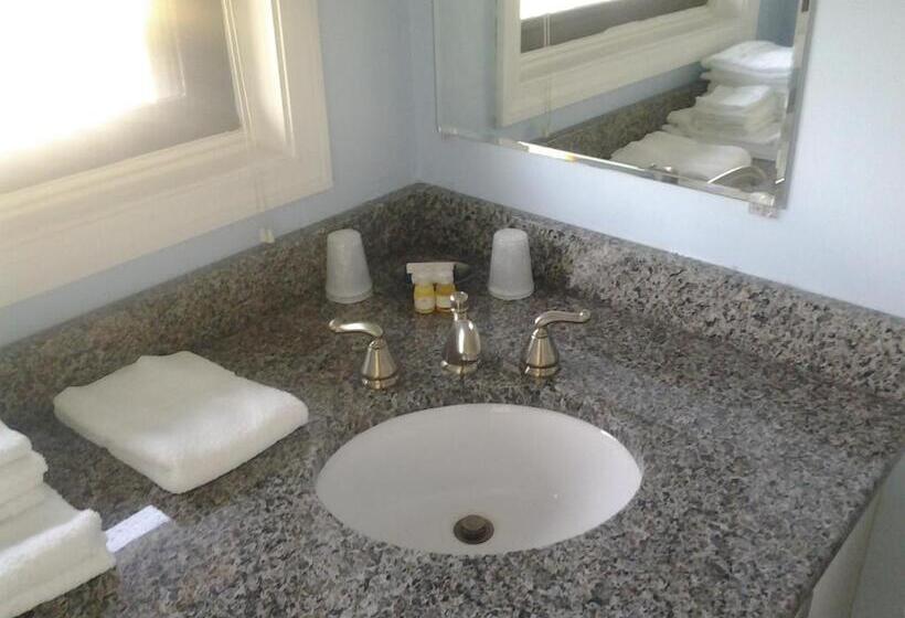 اتاق استاندارد با بالکن و چشمانداز دریا, Surf & Sand Beach Motel