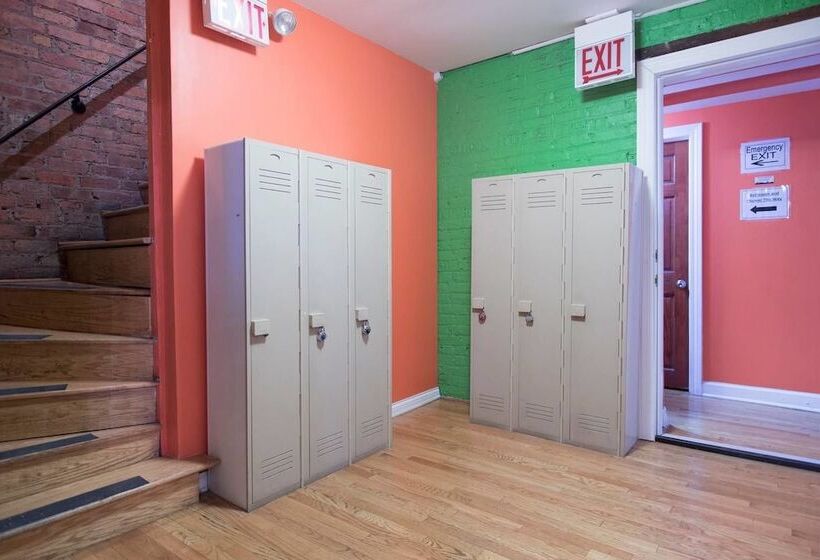 Quarto Quádruplo Estandar, Wrigley Hostel   Chicago
