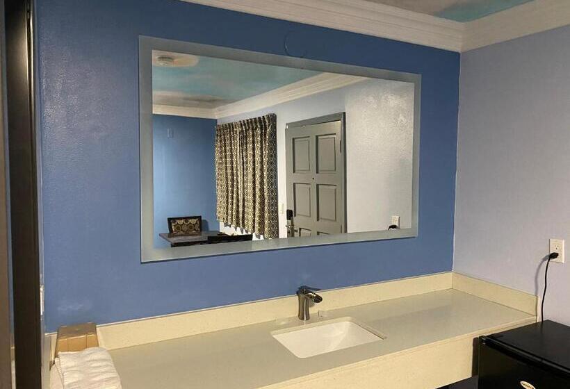 Номер Стандарт, Golden West Manor Motel