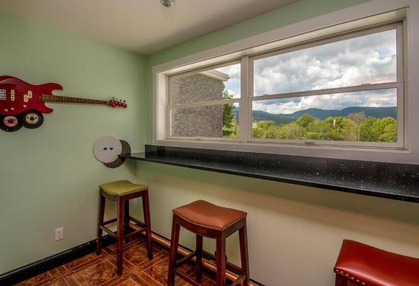 Номер Клуб, Adventure Suites