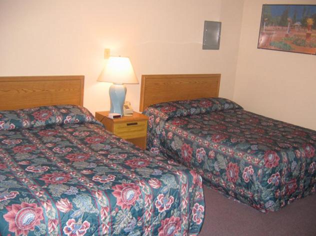 Номер Стандарт 2 Двуспальные Кровати, Knotty Pine Motel