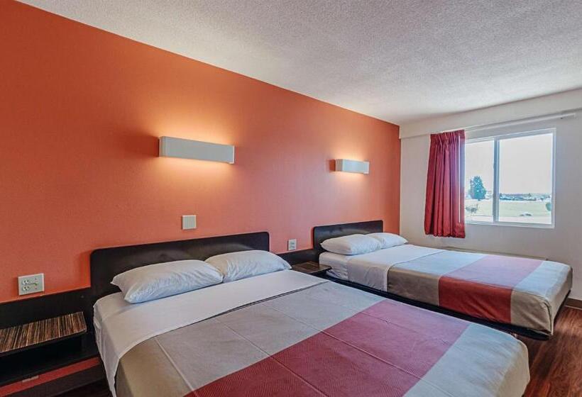 חדר סטנדרט מותאם לאדם עם מוגבלויות, Motel 6 Martinsburg, Wv