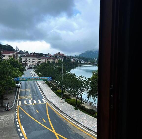 اتاق خانوادگی, Monaco Sapa