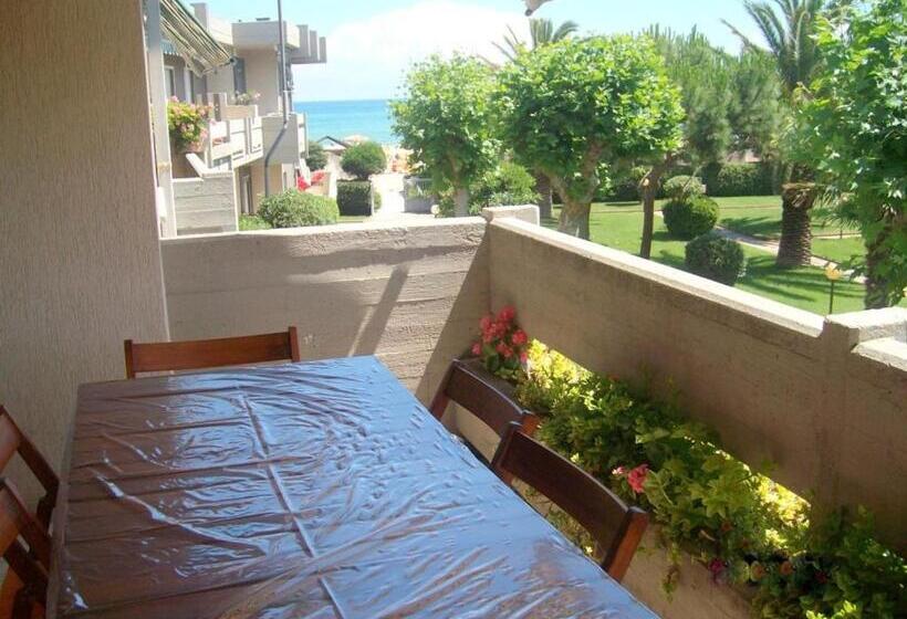 آپارتمان 1 خوابه با چشم‌انداز دریا, Trilocale In Residence Confinante Con La Spiaggia