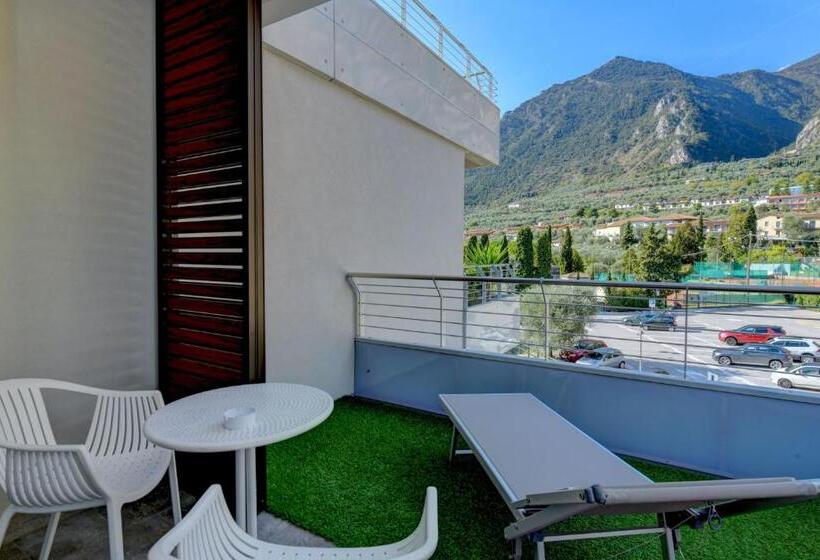 اتاق اکونومی, La Fiorita