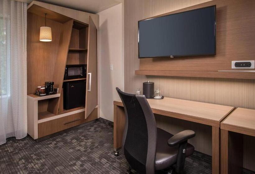 Номер Стандарт Адаптированный для Инвалидов, Courtyard By Marriott Hershey Chocolate Avenue