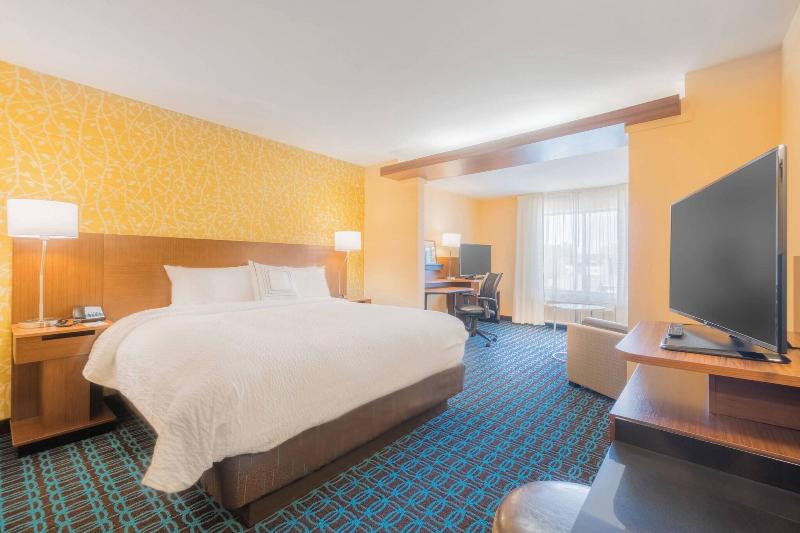 스위트 킹사이즈 침대, Fairfield Inn & Suites By Marriott Gaylord