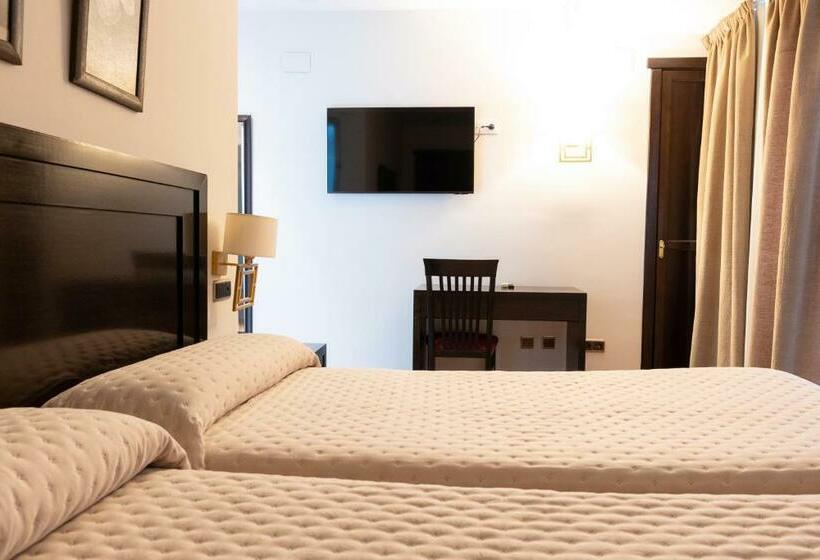 Номер Стандарт, Hostal Plaza