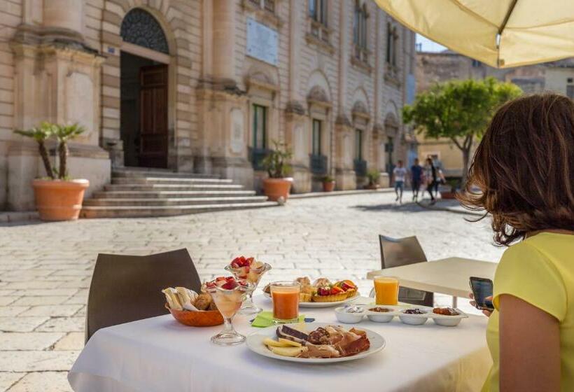 اتاق خانوادگی, Palazzo Montalbano