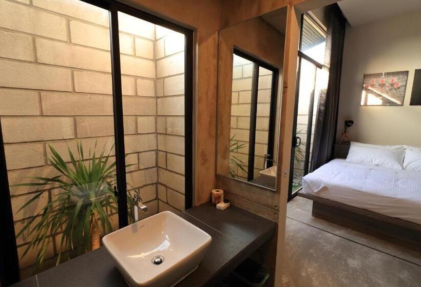 اتاق لوکس با تراس, Laman Sentosa Boutique Residence