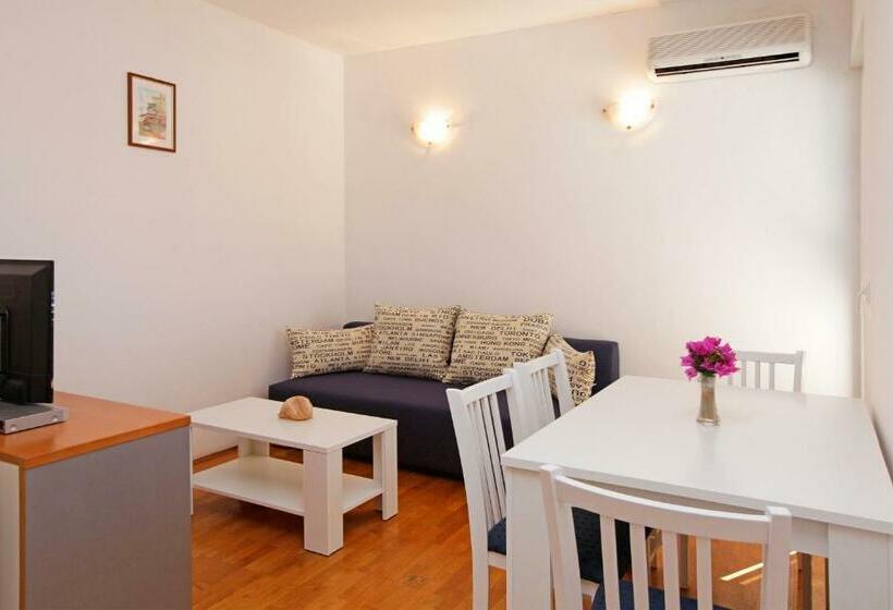 آپارتمان 1 خوابه با بالکن و چشم‌انداز دریا, Apartments Vala