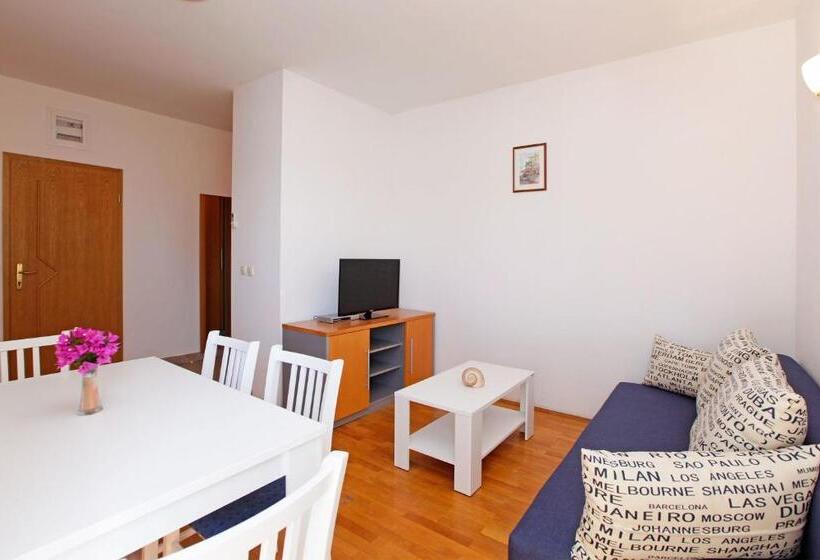 آپارتمان 1 خوابه با بالکن, Apartments Vala