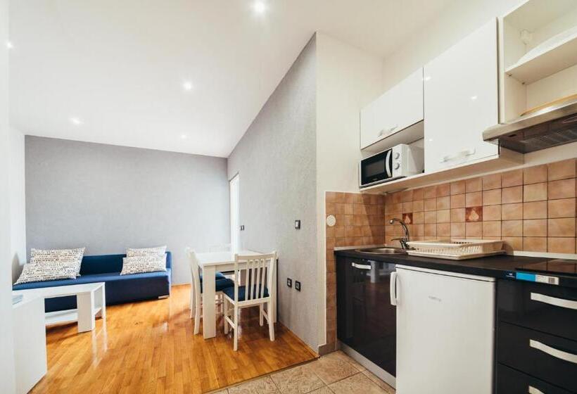 آپارتمان 1 خوابه با بالکن, Apartments Vala