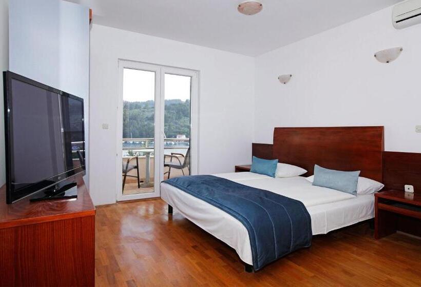 اتاق استاندارد با بالکن و چشم‌انداز دریا, Apartments Vala