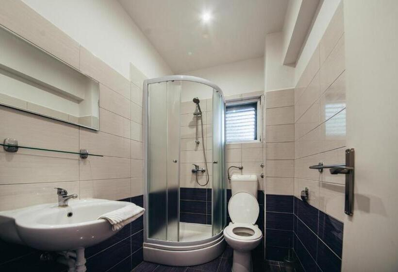 اتاق استاندارد با بالکن و چشم‌انداز دریا, Apartments Vala