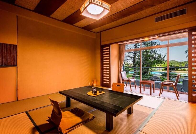 Номер Superior Вид на Бассейн, Ooedo Onsen Monogatari Premium Shirahama Saichoraku