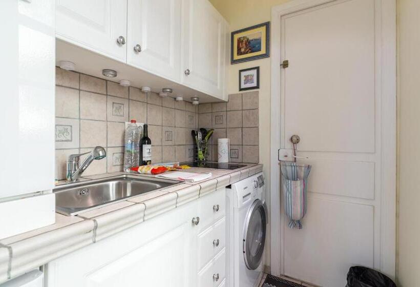 침실 1개 아파트, Very Charming Studio Apartment On Port In Cannes A Short Walk To Palais With Aircon And Internet 411