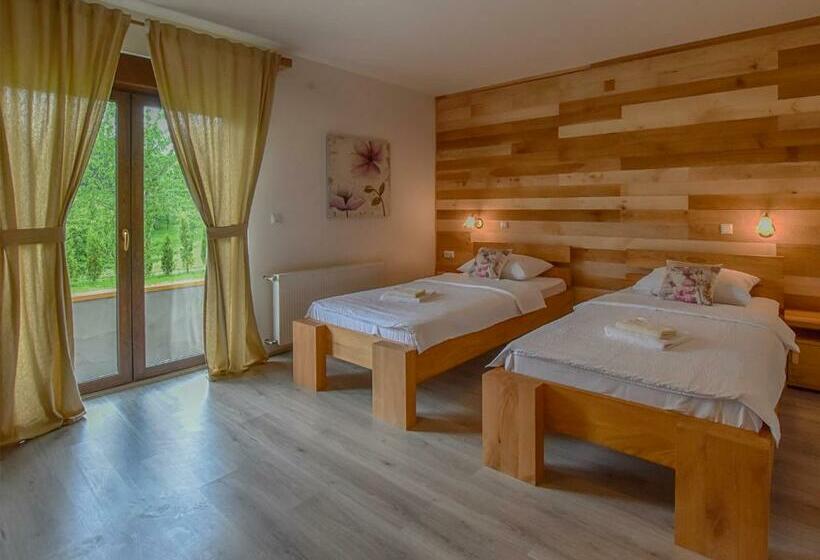 اتاق استاندارد سه تخته با بالکن, Villa Stone