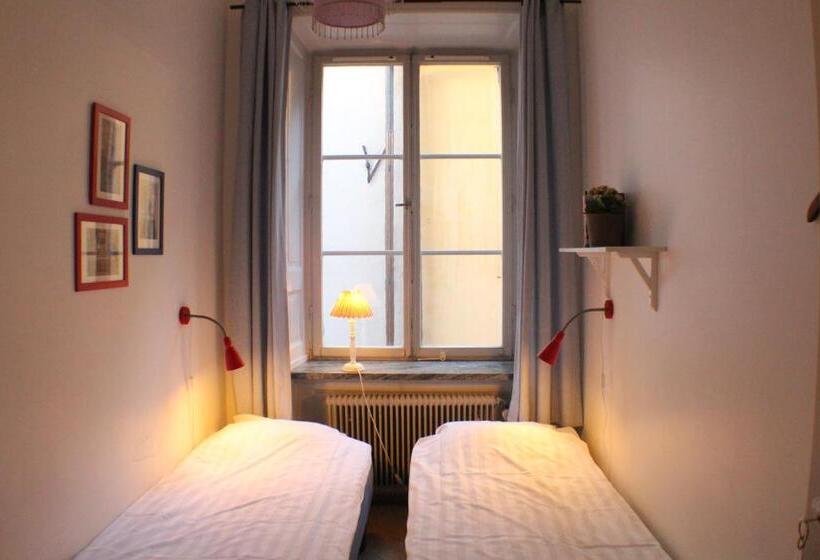 기본 룸 공용 욕실, Castanea Old Town Hostel