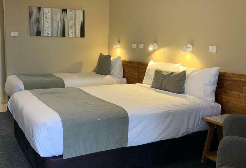Номер Deluxe, In Town Motor Inn