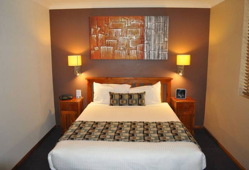 Номер Executive, In Town Motor Inn