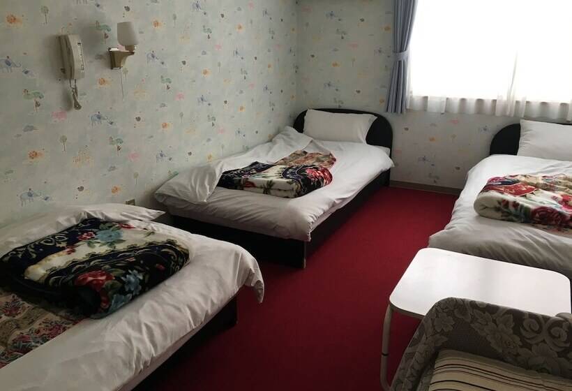 Habitación Triple Estándar Baño Compartido, Pension Kitashirakawa