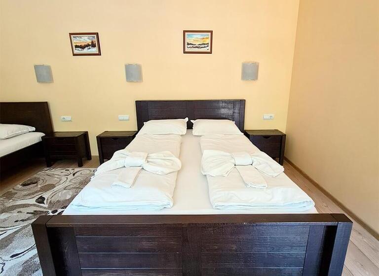 Трехместный Номер Стандарт с Балконом, Family Hotel Chiflik Hills