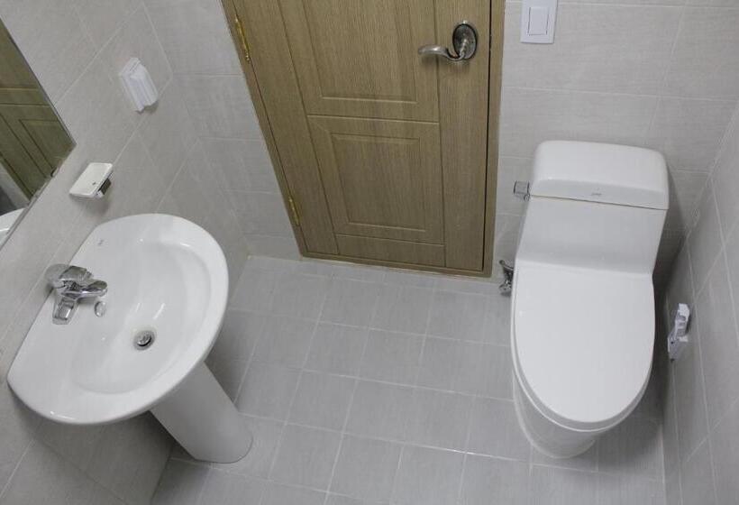 غرفة قياسية ثلاثية, Jiwoljang Guest House