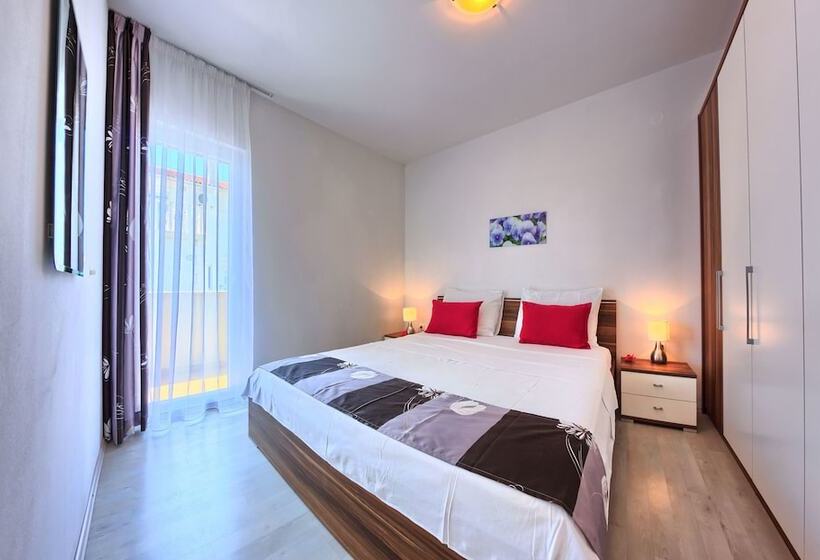 آپارتمان راحتی 1 خوابه, Apartments Cvita Holiday
