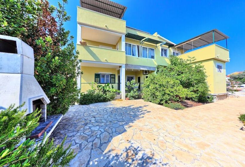 آپارتمان 4 خوابه, Apartments Cvita Holiday