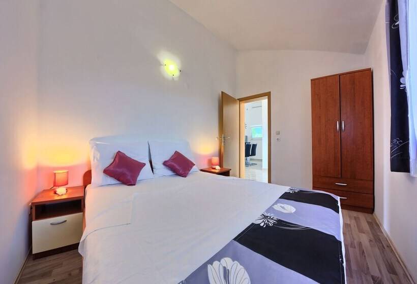 آپارتمان 4 خوابه, Apartments Cvita Holiday
