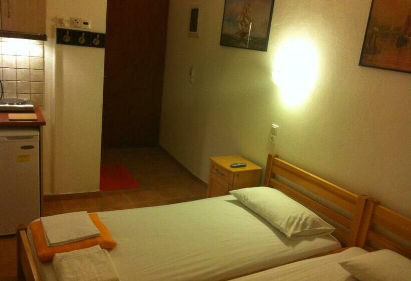 استودیوی استاندارد با چشمانداز دریا, Lydiamare