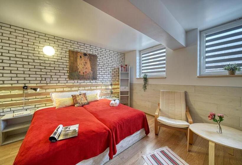 اتاق لوکس, Fox Rooms Apart