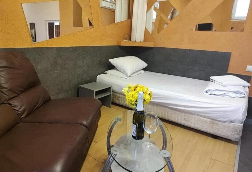 اتاق اکونومی, Paralax
