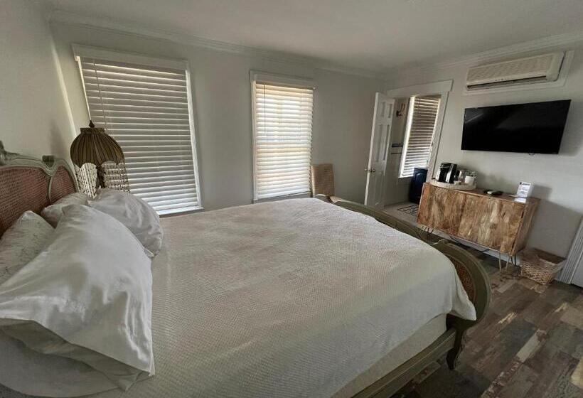 Номер Стандарт, Elaine S Cape May Boutique