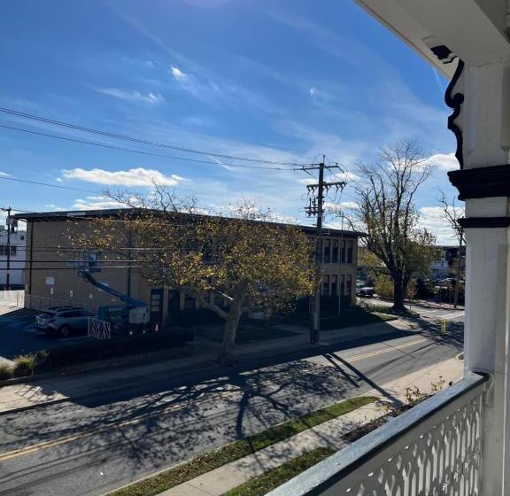 Королевский Люкс, Elaine S Cape May Boutique