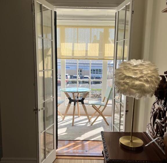 Королевский Люкс, Elaine S Cape May Boutique