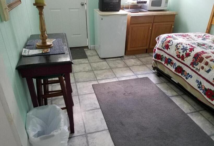 سوییت خانوادگی, Crosswinds Motel