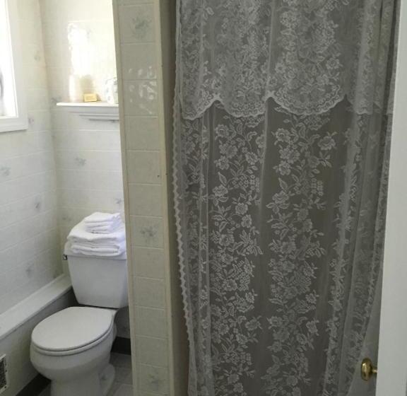 استودیوی استاندارد, Crosswinds Motel