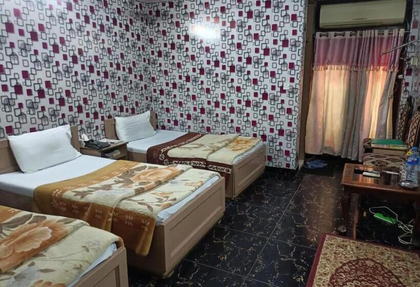 اتاق ساده سه‌ نفره, Lepari