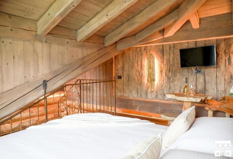 Suite with lake view, Chalet Antico Legno By Design Studio