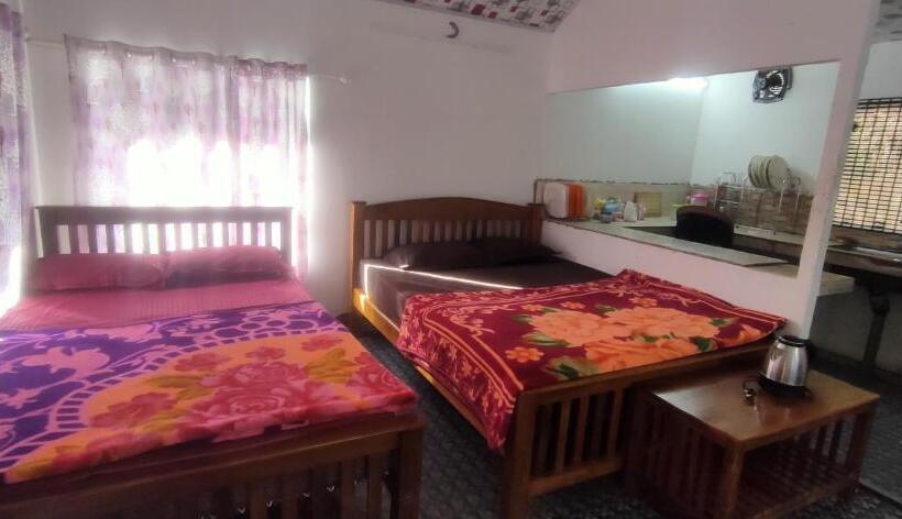 Четырехместный Номер Стандарт с Балконом, Wildcampers Cottages