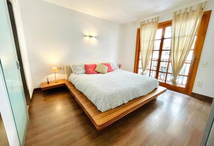 バルコニー付きスタンダードルーム, Ensuite Double Room With Balcony In Shared Apartment In Center Of Santa Eularia With Sea View And Cl