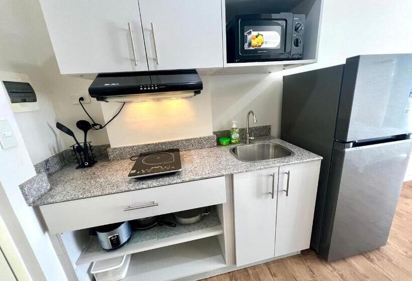스탠다드 발코니 스튜디오, Near Mactan Airport Condo By Isla Stays