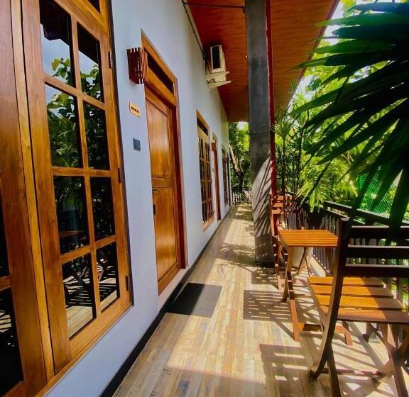 اتاق خانوادگی, Coffee House Dambulla