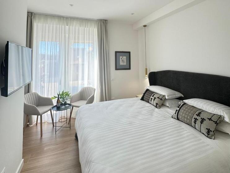 اتاق استاندارد با بالکن, Feel Boutique Rooms