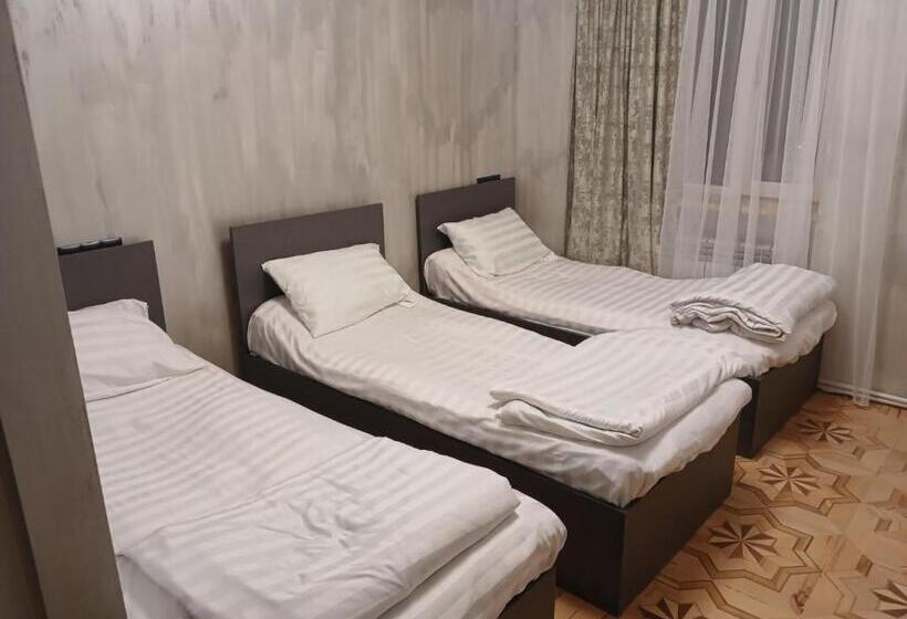 Трехместный Номер Классика, Madoyans Rest House