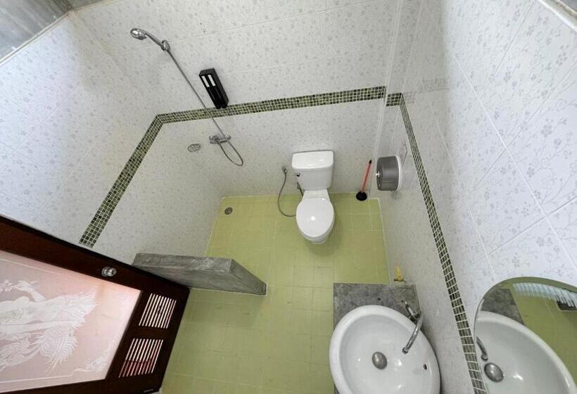 Номер Стандарт, Propaganda Hostel
