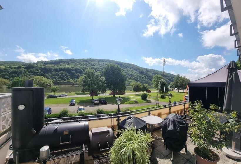 Номер Стандарт, Gasthaus Korneli